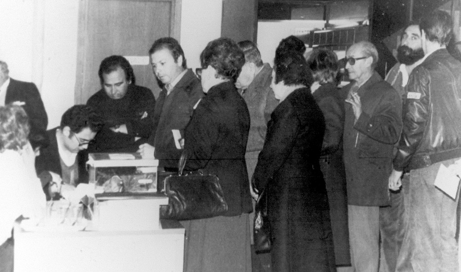 Los andaluces acudieron a su cita con las urnas de forma masiva el 28-F de 1980. (Foto: Archivo EFE)